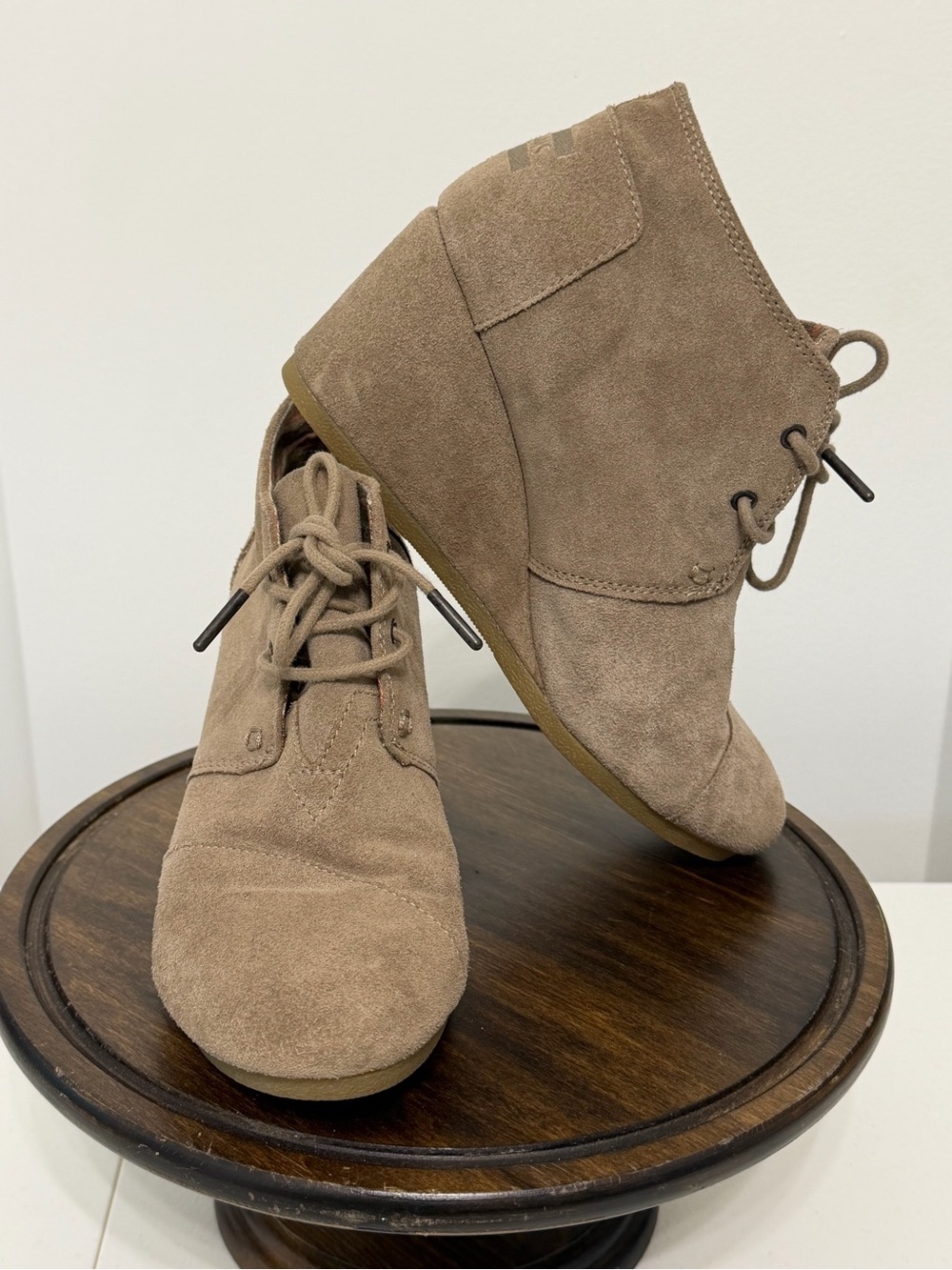 TOMS Desert Wedge Suede Chukkas Booties Khaki Tan 8